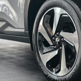 Lốp xe một trong những trang bị đặc biệt quan trọng trên chiếc xe ô tô của bạn